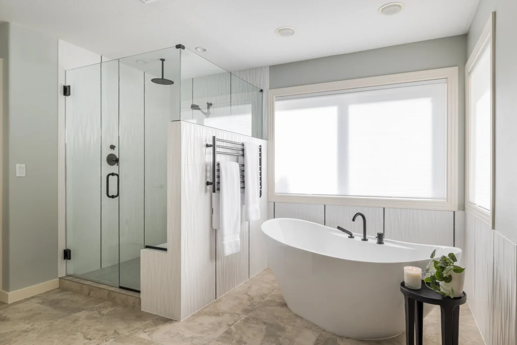 The Ultimate Guide to Walk-In Showers vs. Freestanding Tubs